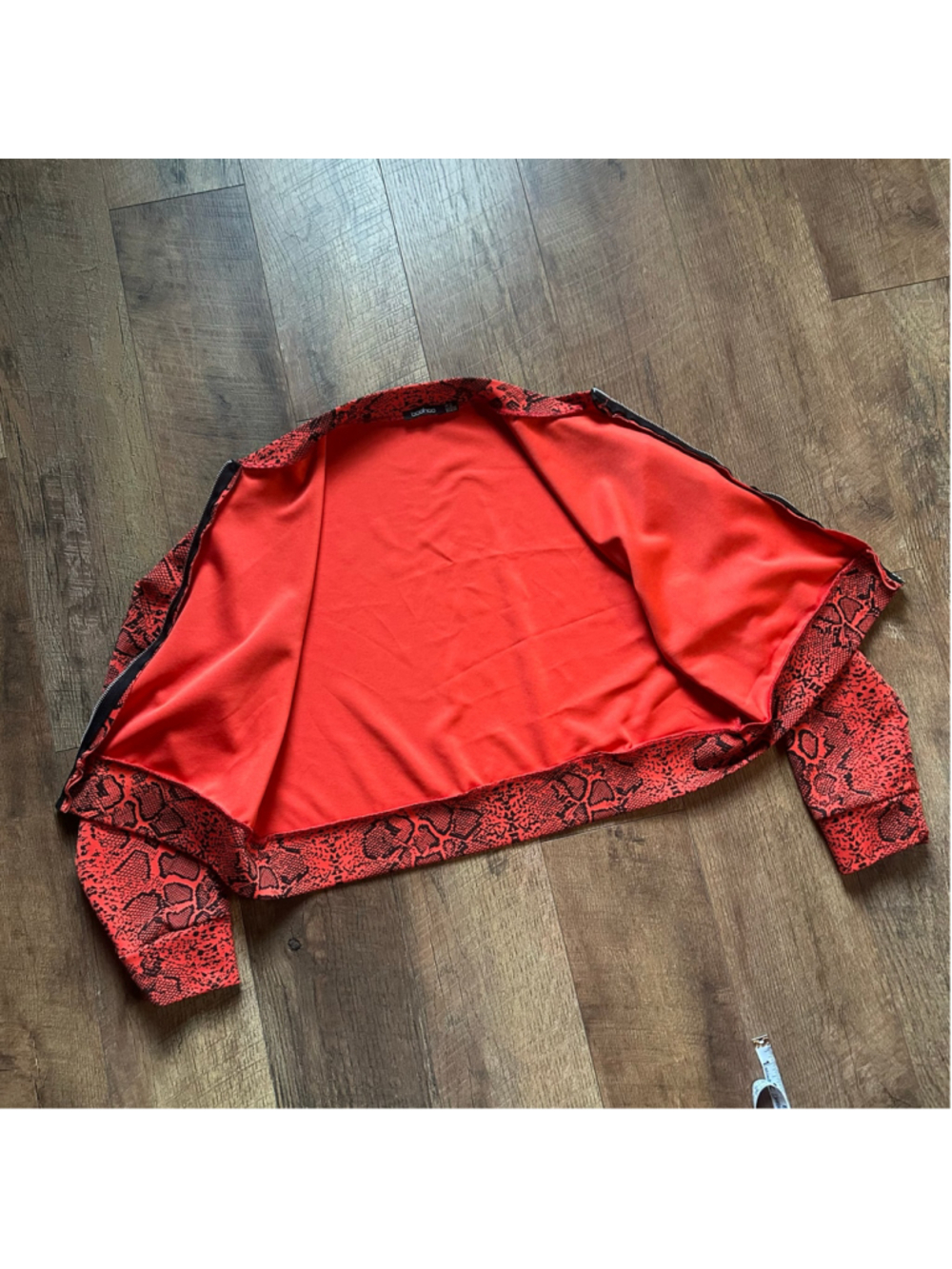 Women's Boohoo Red and Black Snake Print Bomber Jacket Size 10 - Picture 10 of 12